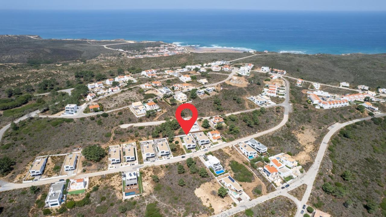 Villa As Andorinhas - Walking Distance To Monte Clerigo And Amoreira Beaches