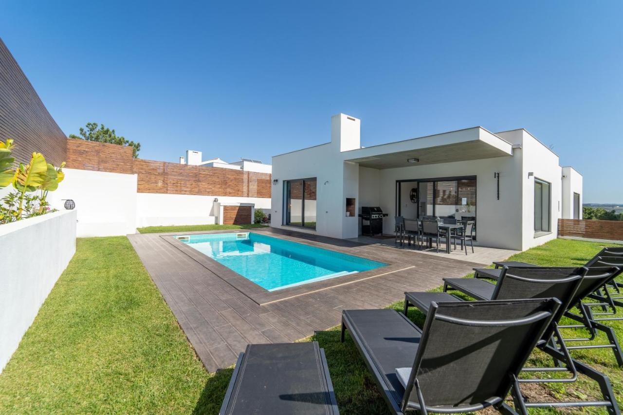 Villa As Andorinhas - Walking Distance To Monte Clerigo And Amoreira Beaches