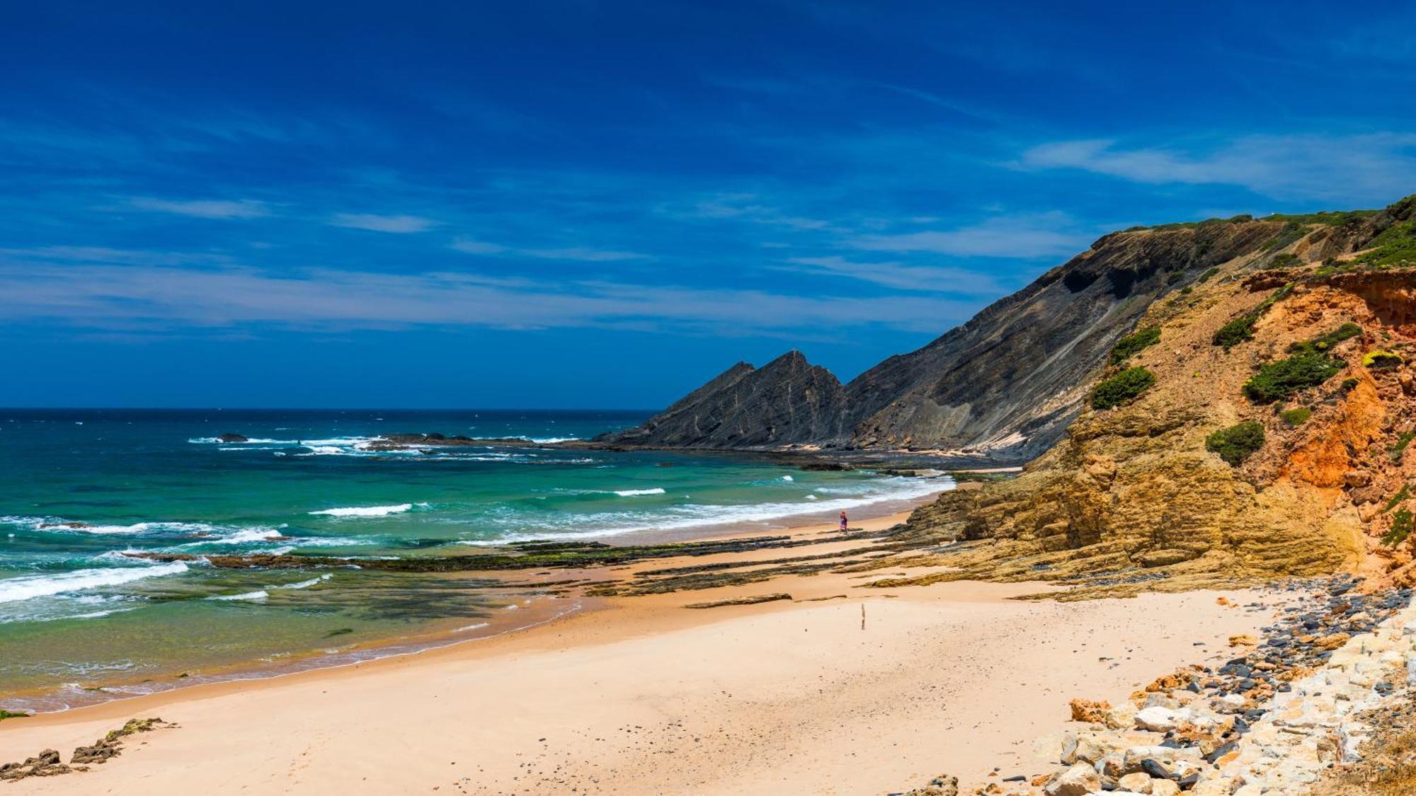 As Andorinhas - Walking Distance To Monte Clerigo And Amoreira Beaches Villa